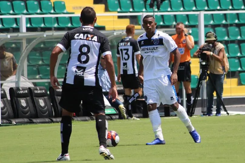 Lateral do Tubarão já treina com elenco do Brusque