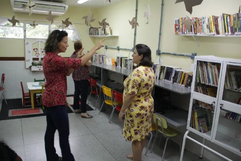 CEI Maria Clara Furtado inaugura biblioteca comunit&aacute;ria