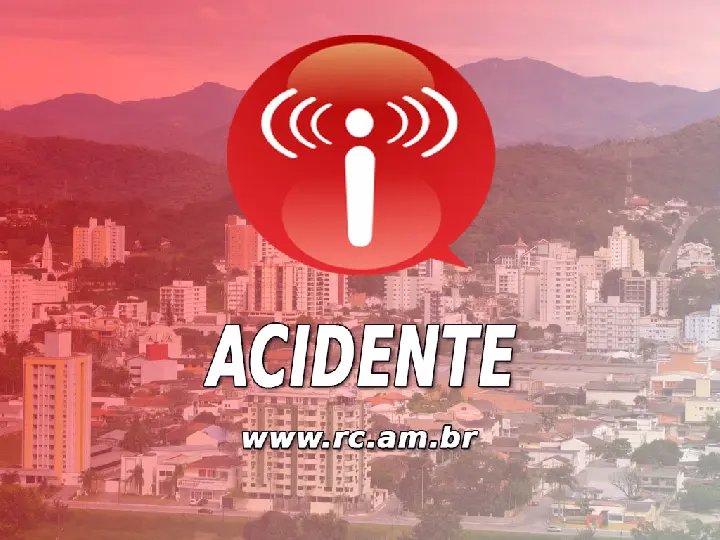 Colis&atilde;o entre carro e moto deixa mulher ferida, no Santa Terezinha