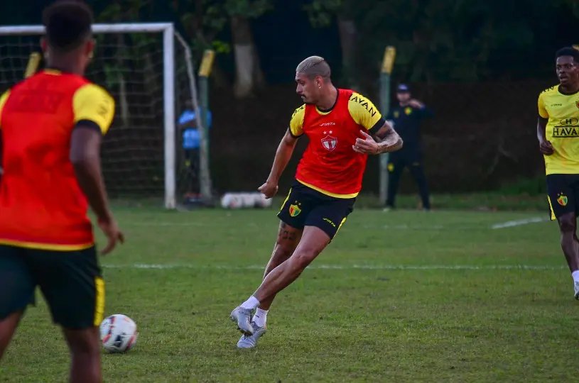 Brusque faz pen&uacute;ltimo treino antes de viajar para S&atilde;o Paulo