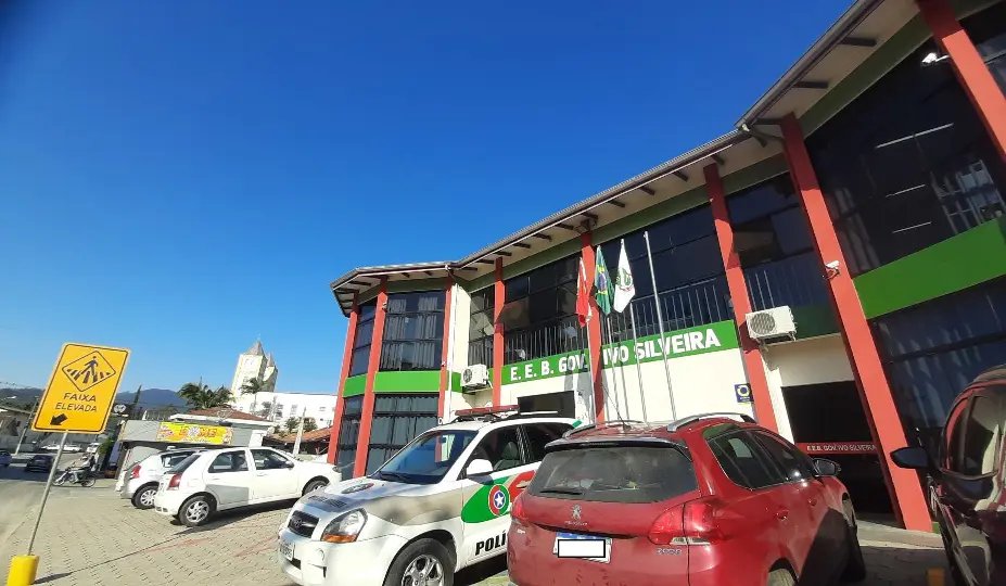 (V&iacute;deo) Indisciplina mobiliza Pol&iacute;cia Militar at&eacute; escola de Brusque