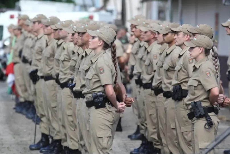 Com presença do governador Colombo, Polícia Militar promove nesta terça aula inaugural para formação de 950 soldados