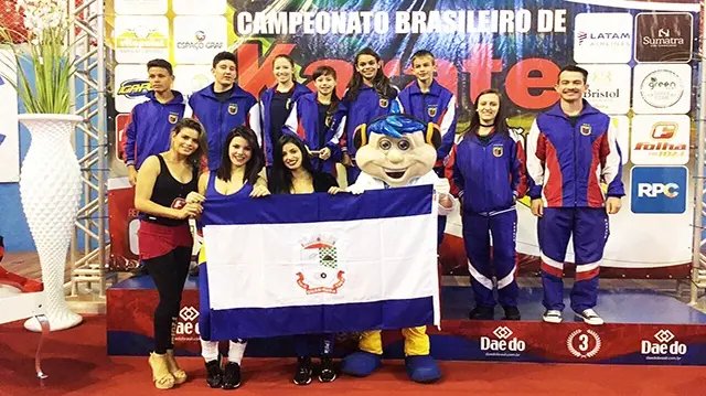 Guabiruba conquista 5 medalhas de ouro no brasileiro de Karatê