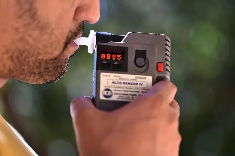 Dois motoristas presos ap&oacute;s serem flagrados embriagados