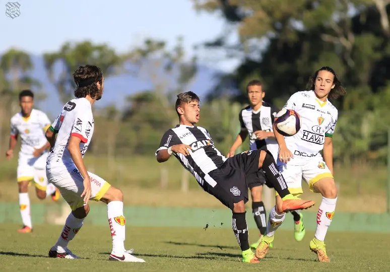 Brusque perde na abertura do Estadual de Base