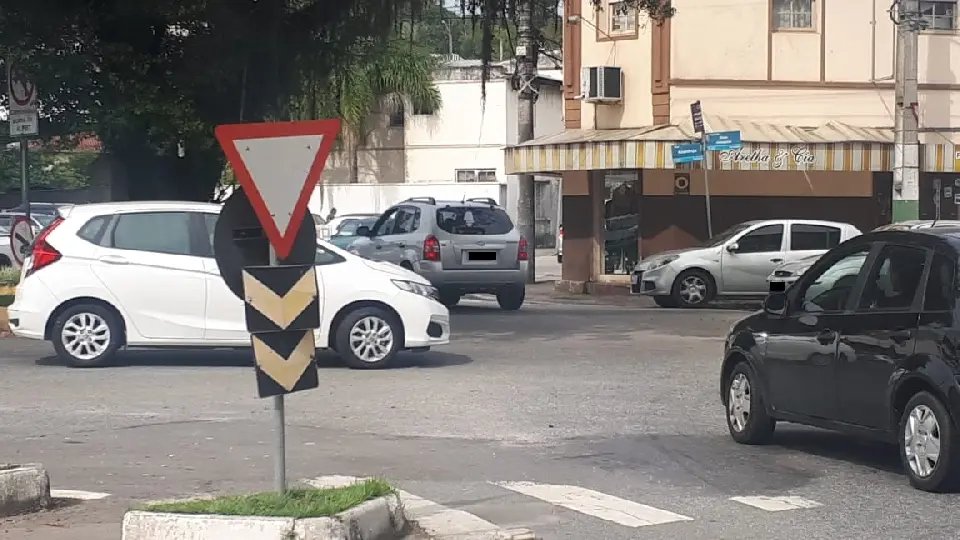 Na rotat&oacute;ria da figueira, falta conhecimento ou respeito?