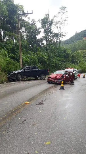 URGENTE: colis&atilde;o entre carros mata uma pessoa em Botuver&aacute;