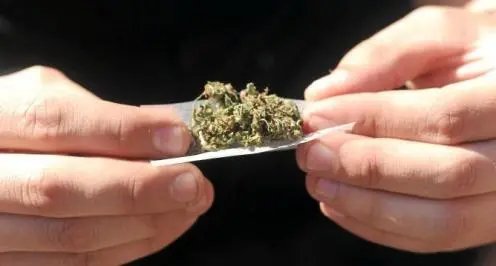 Menor é encontrado com quantidade de maconha no Centro