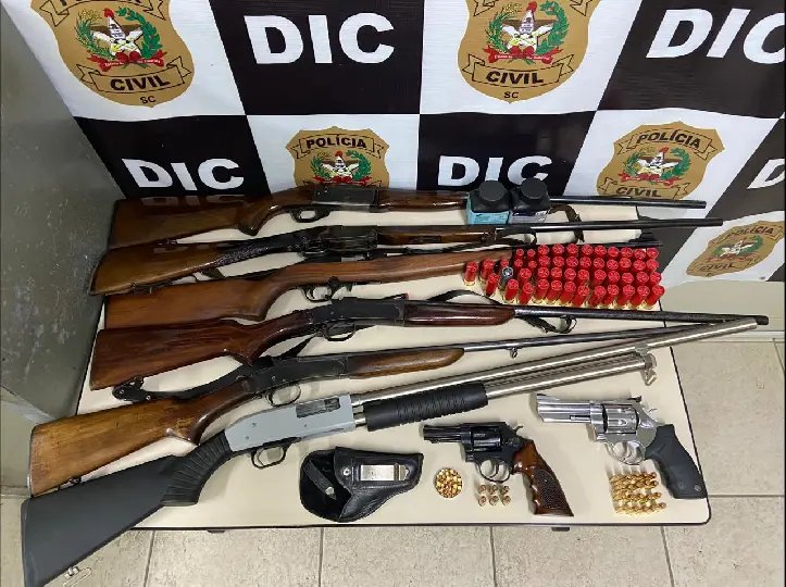 Pol&iacute;cia Civil realiza opera&ccedil;&atilde;o "Fogo amigo" e apreende armas de fogo, muni&ccedil;&otilde;es e a pris&atilde;o de dois homens