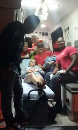 Bombeiros auxiliam mãe em parto durante a madrugada