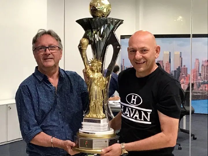 Havan entrega taça do Catarinão 2017 à FCF