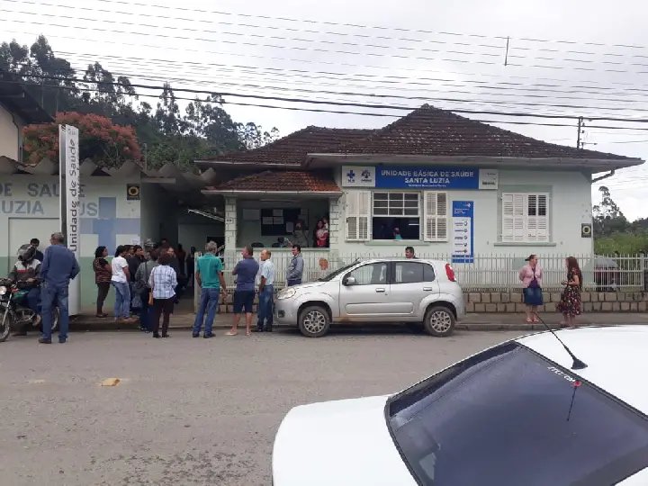 Usu&aacute;rios afirmam chegar de madrugada e n&atilde;o conseguir vaga para consultas