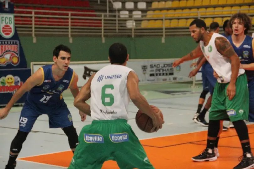 Brusque Basquete toma virada na prorroga&ccedil;&atilde;o e perde na Arena