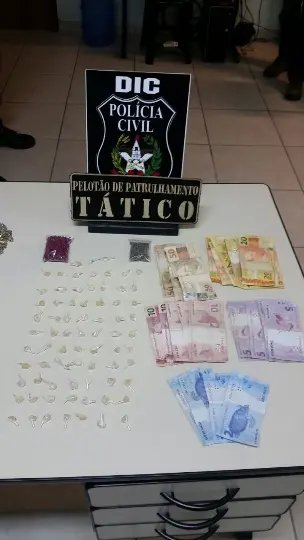 Pedras de crack encontradas em quitinete