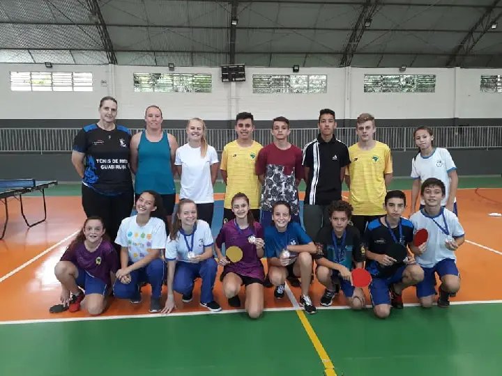 Escola Carlos Maffezzolli fatura t&iacute;tulos no t&ecirc;nis de mesa