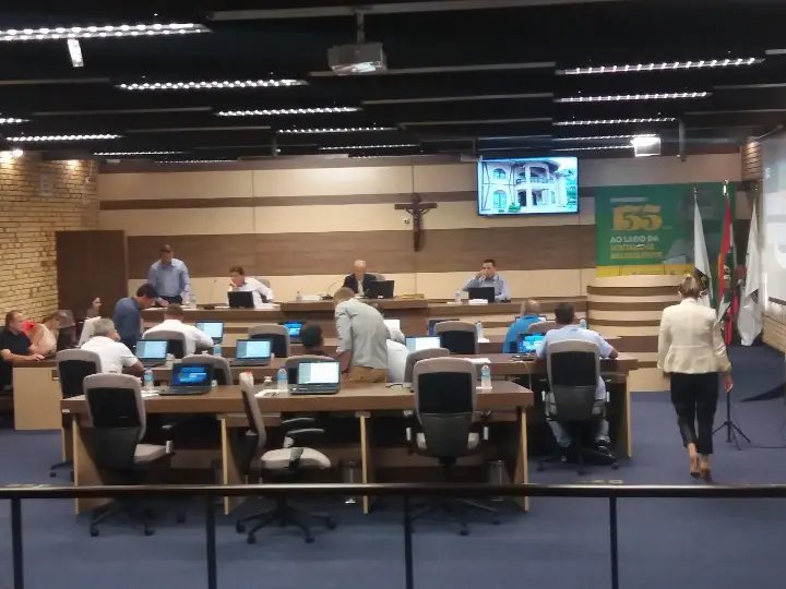 C&acirc;mara vai analisar veto do prefeito ao projeto para instala&ccedil;&atilde;o de frald&aacute;rios