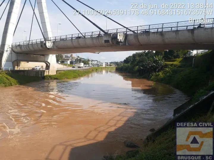 Rio Itaja&iacute;-Mirim deve sair da calha durante a noite