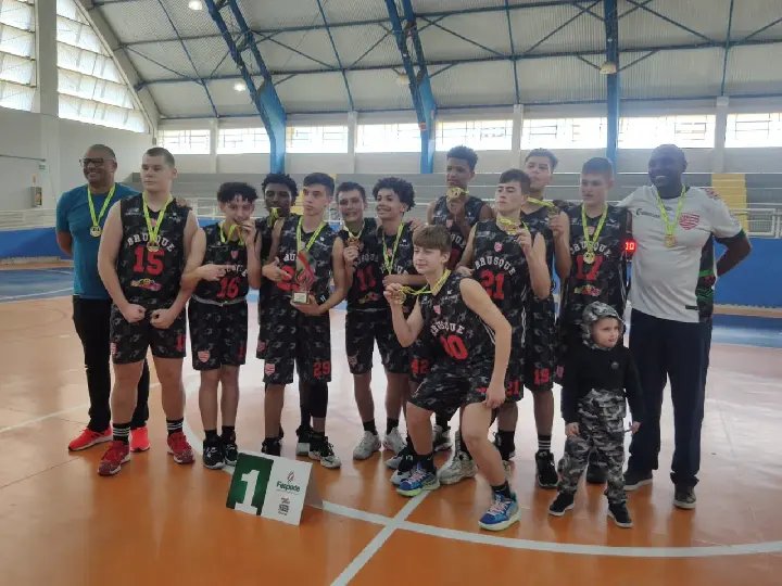Brusque conquista fase regional da OLESC