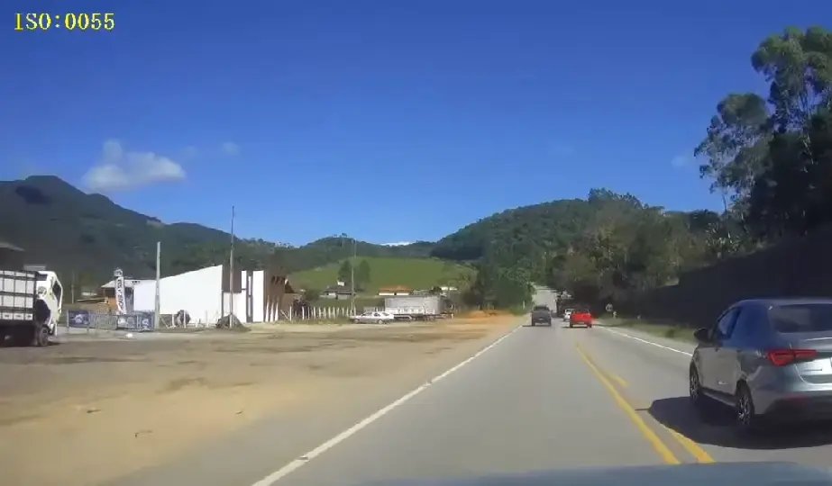 C&acirc;meras nas viaturas registram imprud&ecirc;ncias de motoristas nas rodovias 