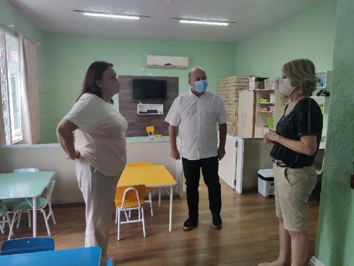 Prefeito acompanha os preparativos das escolas para volta &agrave;s aulas presenciais   