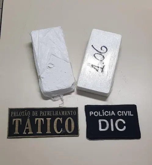 A&ccedil;&atilde;o conjunta da pol&iacute;cia prende traficante com 2 kg de coca&iacute;na