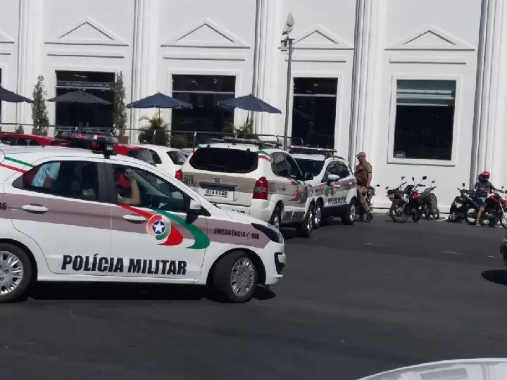Persegui&ccedil;&atilde;o policial termina com motociclista detido no Centro