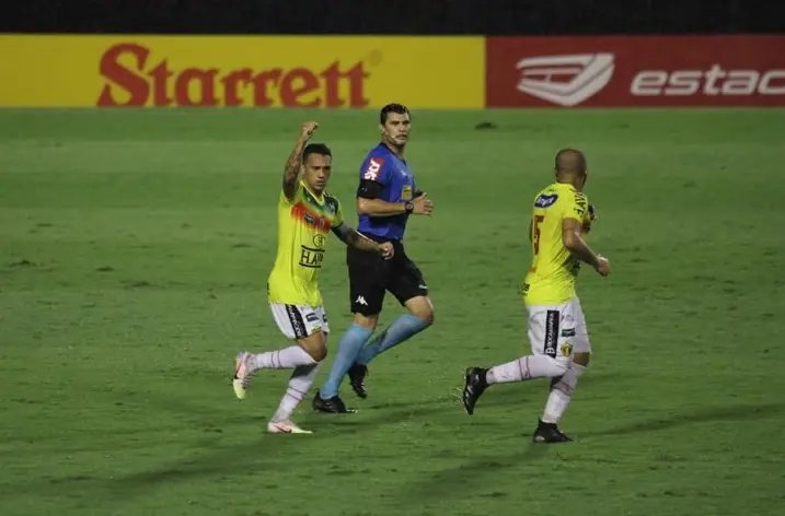Dire&ccedil;&atilde;o do Brusque FC faz planejamento para nova temporada