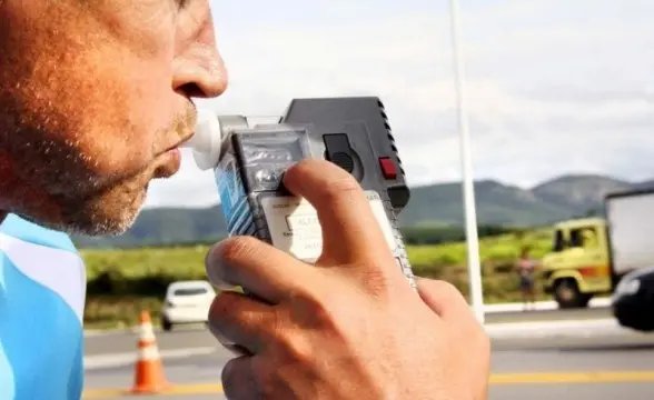 Dois casos de embriaguez ao volante em 20 minutos