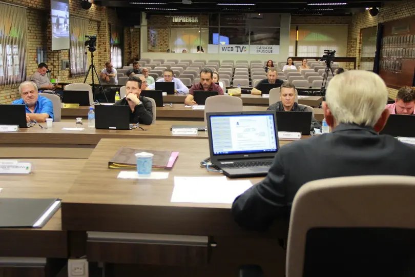 Aprovados reajustes salariais dos servidores das Prefeitura e C&acirc;mara