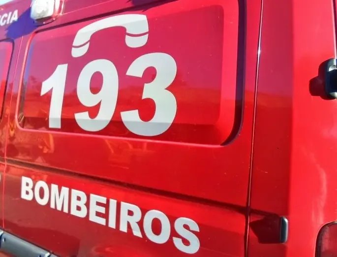 Veículo capota no Centro de Guabiruba
