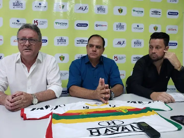 Waguinho Dias &eacute; apresentado oficialmente como t&eacute;cnico do Brusque