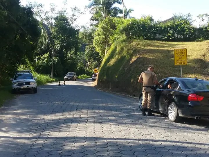 PM de Guabiruba realiza opera&ccedil;&atilde;o para coibir delitos