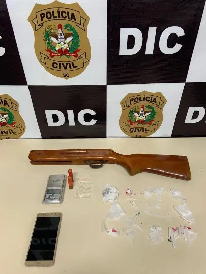 Suspeito de tr&aacute;fico &eacute; detido com drogas e muni&ccedil;&atilde;o, no bairro Dom Joaquim 