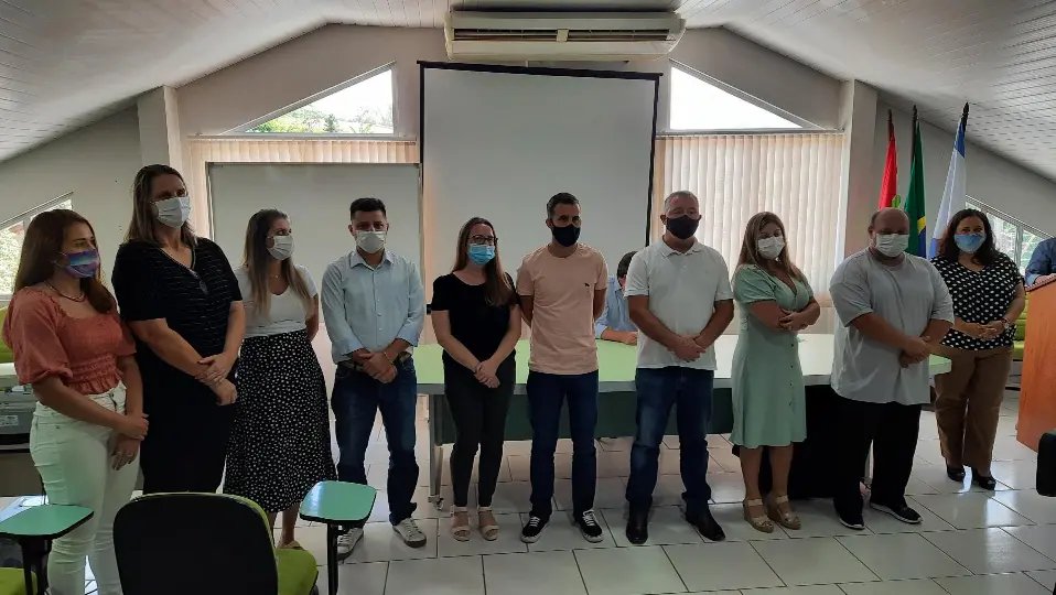 Valmir Zirke apresenta secret&aacute;rios e pede empenho no trabalho