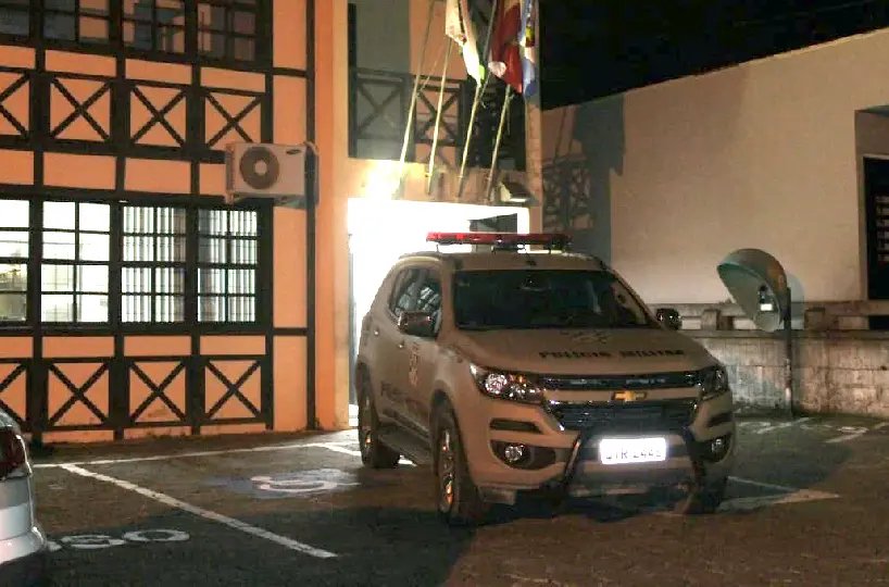 Homem &eacute; preso em flagrante ap&oacute;s falsa comunica&ccedil;&atilde;o de crime