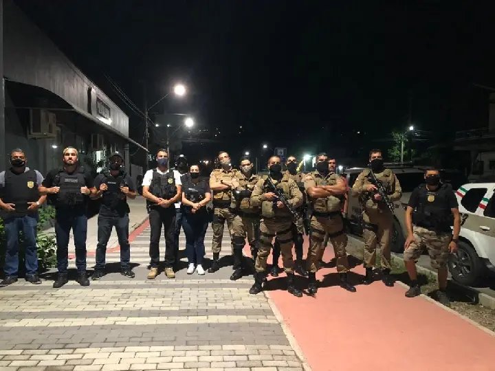 Opera&ccedil;&atilde;o conjunta &eacute; realizada em Bombinhas