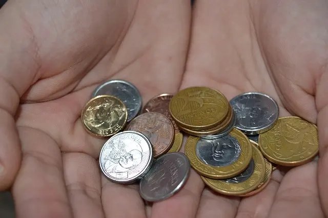 Loja &eacute; arrombada no centro e ladr&atilde;o leva algumas moedas, conforme propriet&aacute;rio