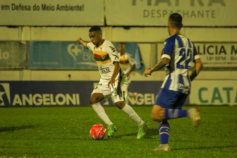 Brusque &eacute; goleado pelo mist&atilde;o do Ava&iacute; na despedida em casa