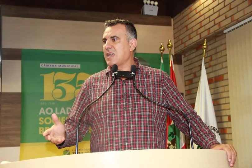 Projeto sobre redu&ccedil;&atilde;o do n&uacute;mero de vereadores &eacute; adiado mais uma vez