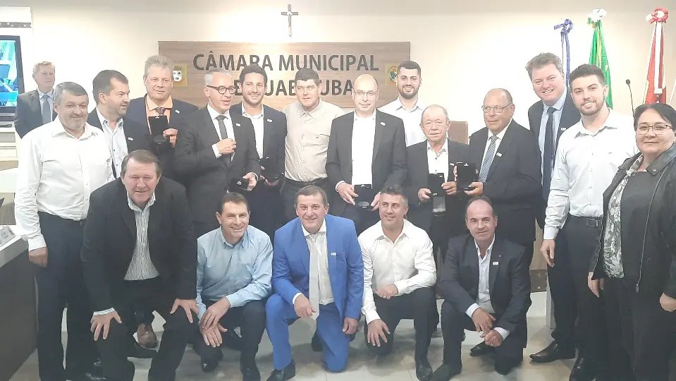 (V&iacute;deo) Com visita de comitiva alem&atilde;, C&acirc;mara aprova C&oacute;digo de Obras, em primeira vota&ccedil;&atilde;o