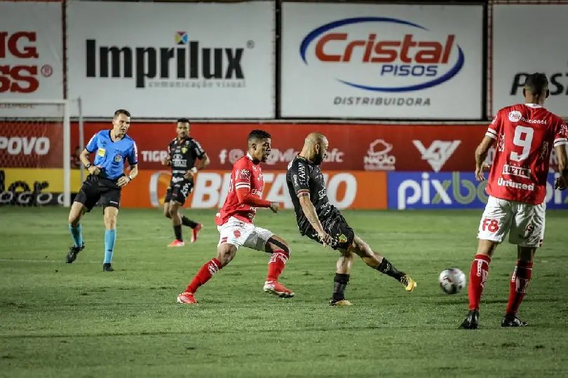 Em Goi&acirc;nia, Brusque FC bate o Vila Nova e sobe na tabela