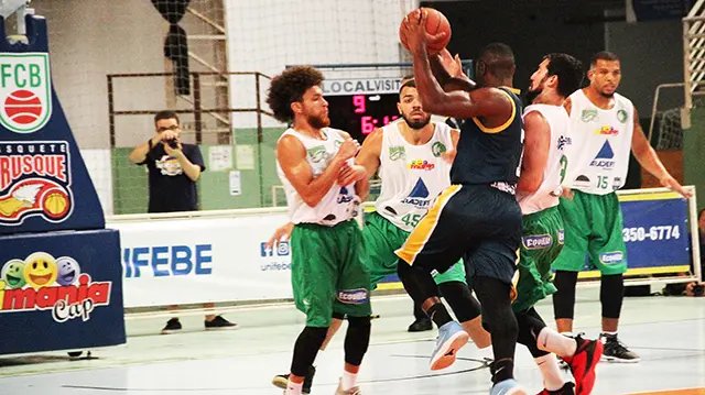 Brusque Basquete vence Joinville
