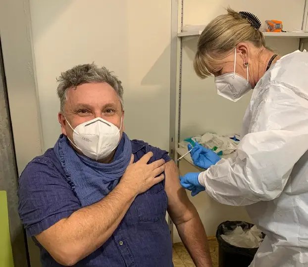 Brusquense que mora na Alemanha &eacute; vacinado contra o Coronav&iacute;rus