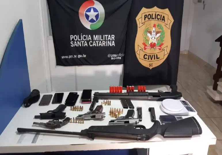 Tr&ecirc;s homens s&atilde;o mortos em confronto com a Pol&iacute;cia