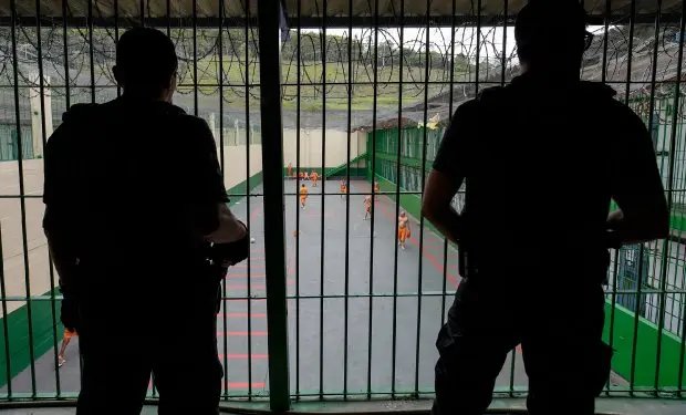 Governador Carlos Mois&eacute;s autoriza chamamento de 327 policiais penais