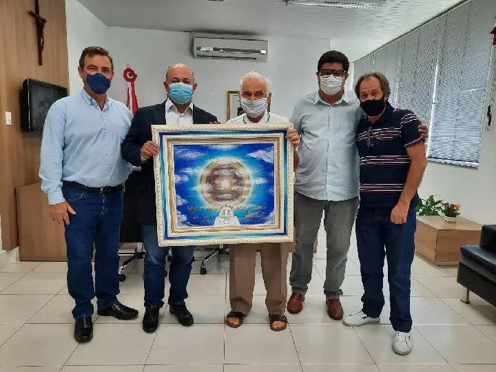 Munic&iacute;pio de Brusque recebe obra de artista local 