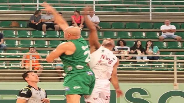 Brusque Basquete encara o Blackstar Joinville
