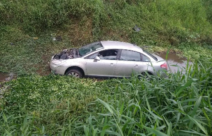 Acidente com ve&iacute;culo de Brusque deixa passageiro gravemente ferido