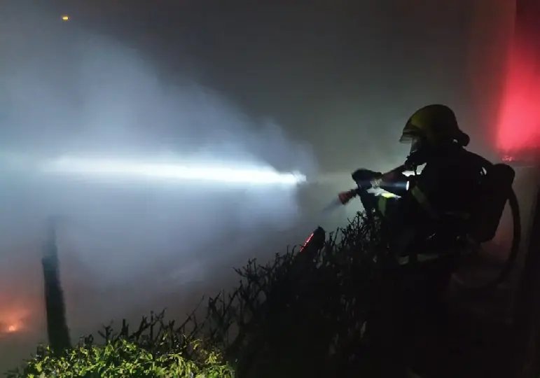 Inc&ecirc;ndio em resid&ecirc;ncia no Santa Luzia