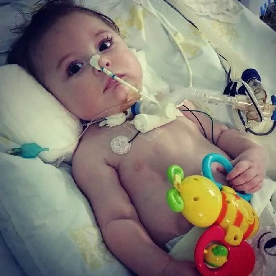 Campanha para ajudar bebê precisa de R$ 3 milhões